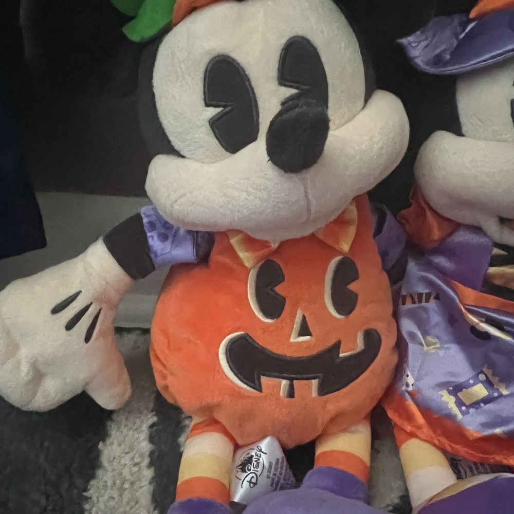 Decor - Picture 3 of 4